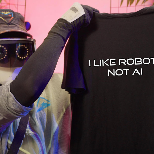 I like Robots, not AI - Text, Unisex Softstyle T-Shirt
